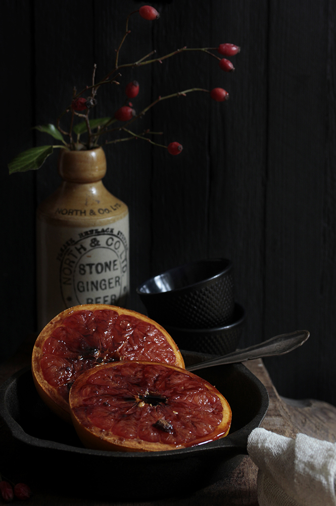 gebackene grapefruit mit rum und karamellisiertem rohrzucker rezept vivi d'angelo foodfotografie muenchen